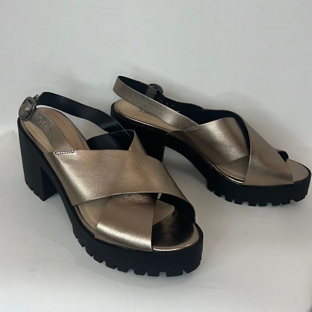 Arezzo Sandals Size 39 Metallic Gold Wedge Adjustable Elastic Strap Made Brazil